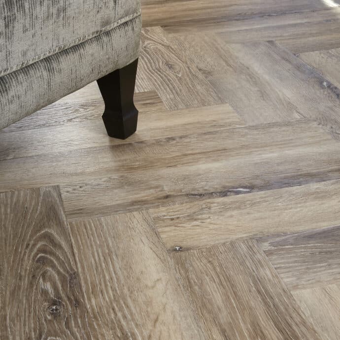 J2 Blonde oak herringbone 100mm x 400mm (2m box)