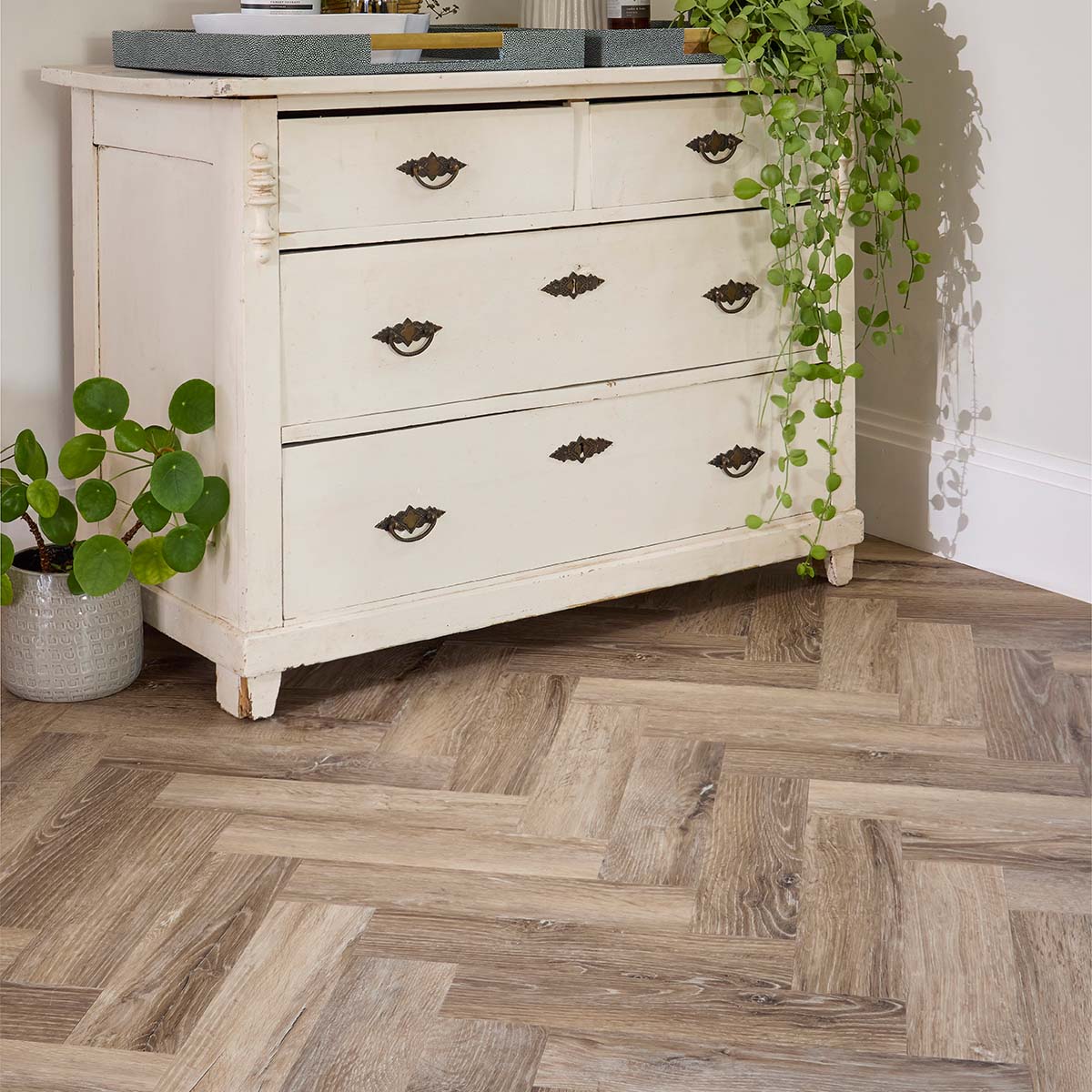 J2 Blonde oak herringbone 100mm x 400mm (2m box)